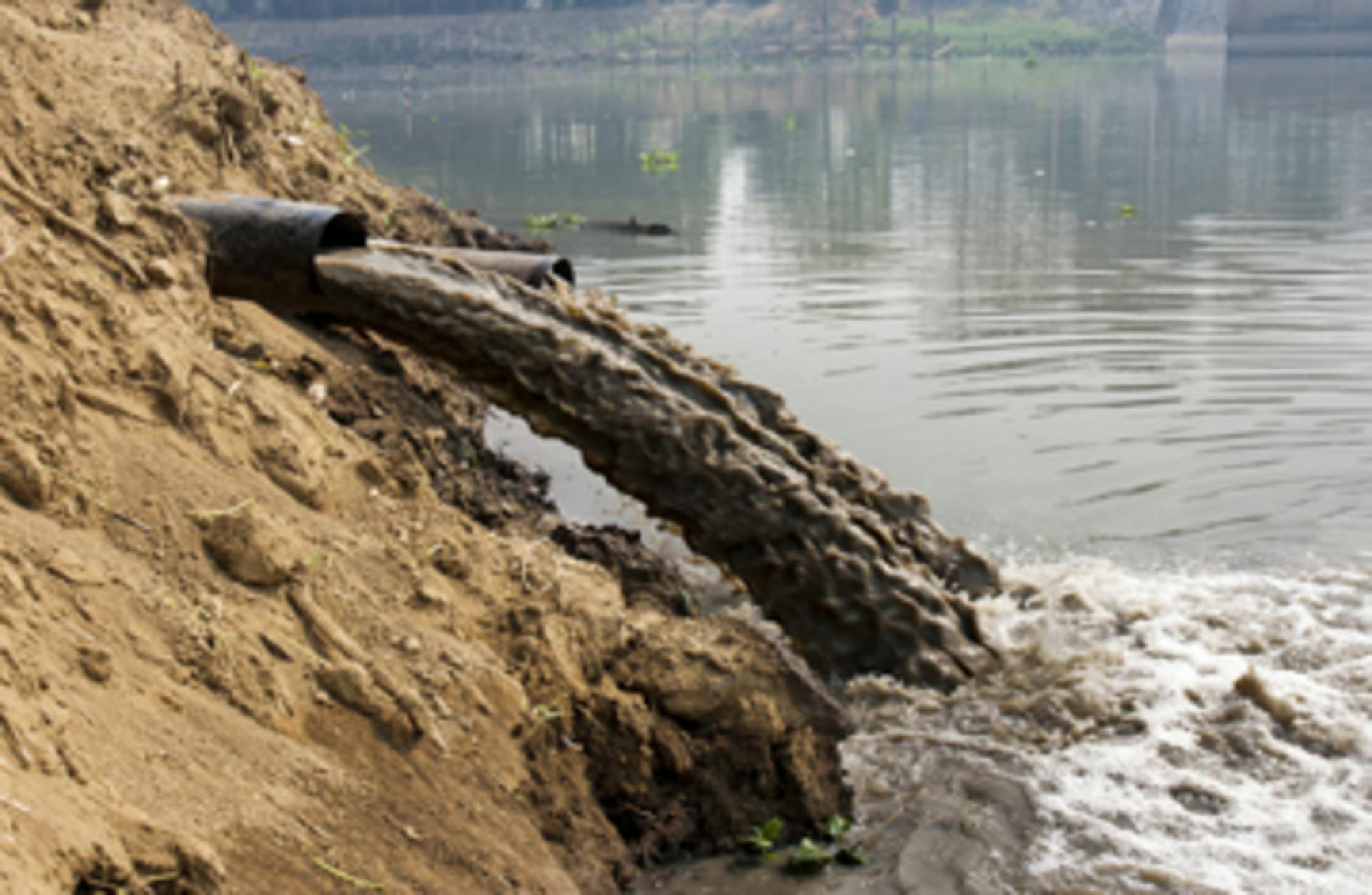 Water Polution Akhararat Wathanasing/Getty Images/ThinkStock
