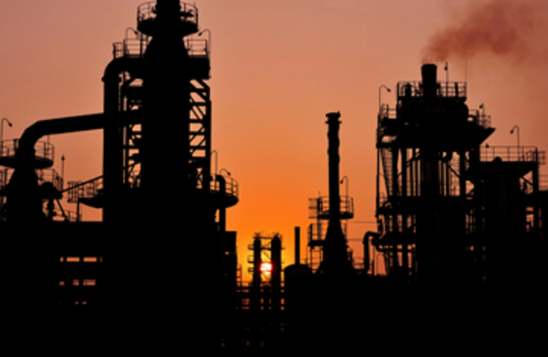 Oil Refining liangzhenghong/iStock/ThinkStock