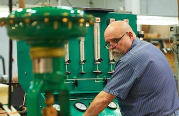 ANSI/FCI 70-2 control valve seat leakage test being performed on a sliding stem control valve.