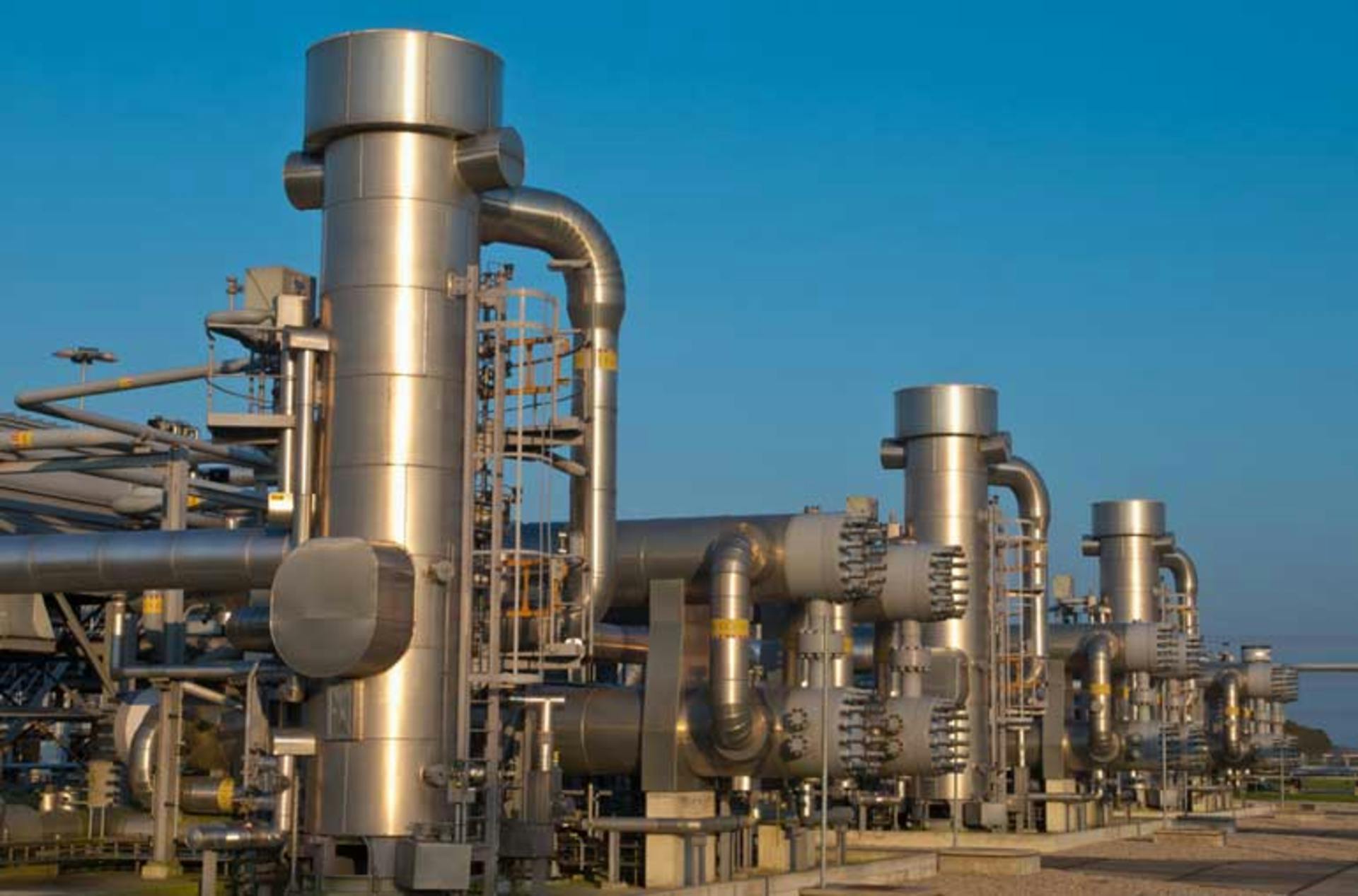 A leading oil & gas company required a gas flow measurement technology that could accurately measure natural gas flowrates at its compressor stations. (CreativeNature_nl/iStock)