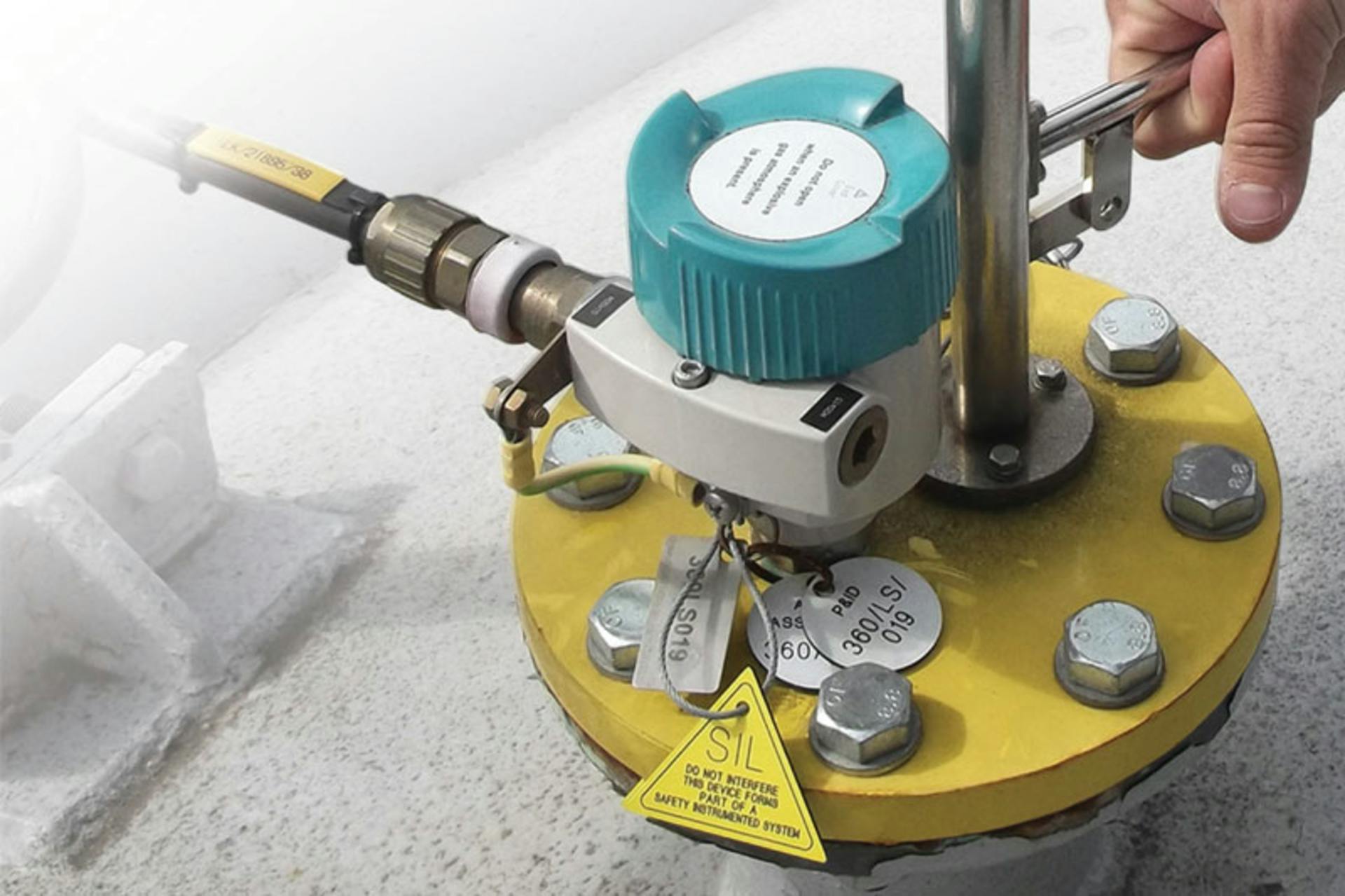 A point level device mounted with the in-situ point level probe tester. Image courtesy of Siemens