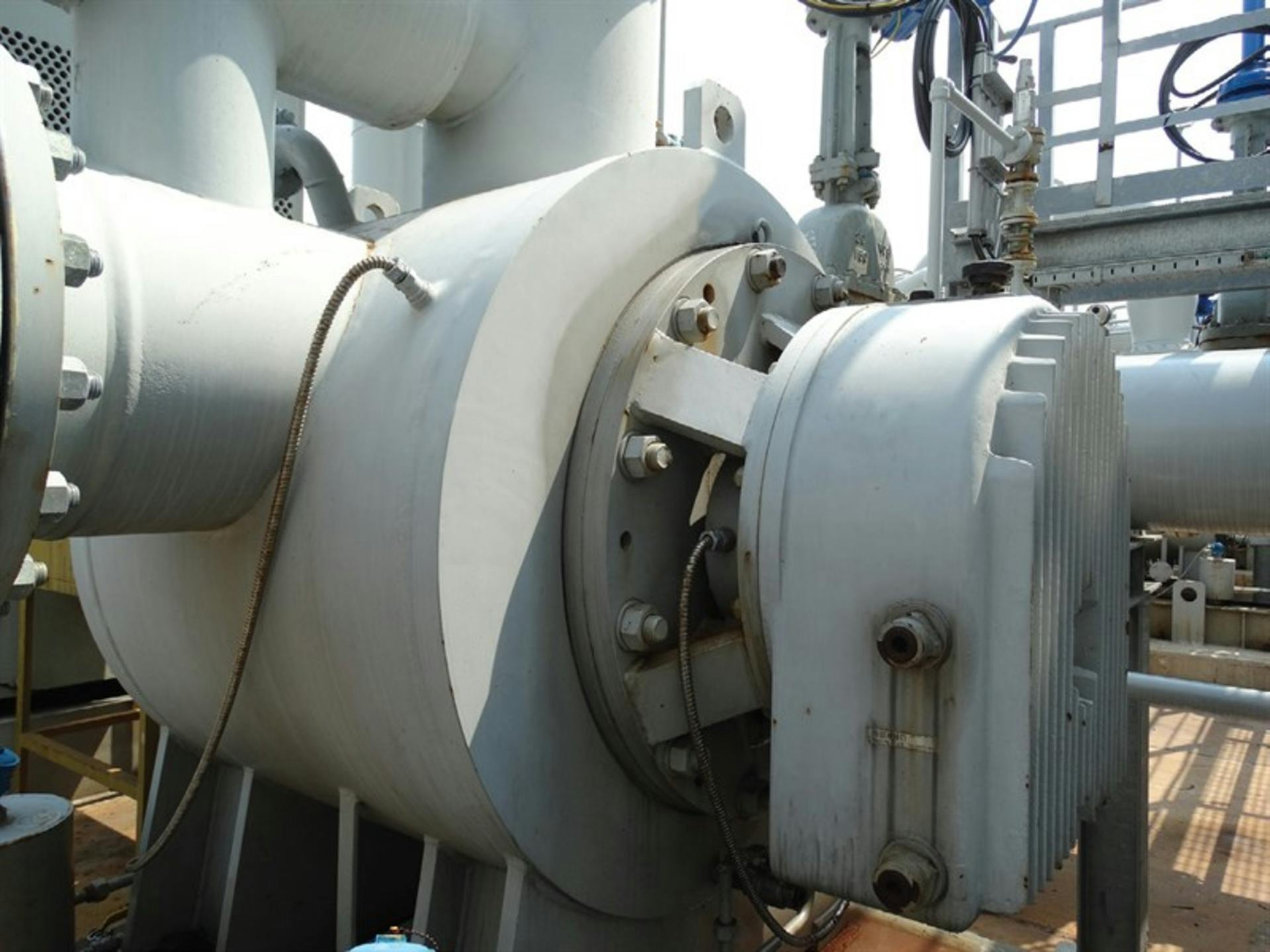 Triple screw pumps are made to handle clean lubricating fluids without solid content across a wide range of viscosities, temperatures and pressures. This method of operation delivers smooth, constant product flow with low noise and high levels of energy efficiency.