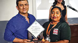 Carlos Canez, NAI’s director of operations in Mexico, presents a Defect-Free Award trophy to employees of Plant #2 in recognition of their outstanding achievement. Graphic courtesy of NAI