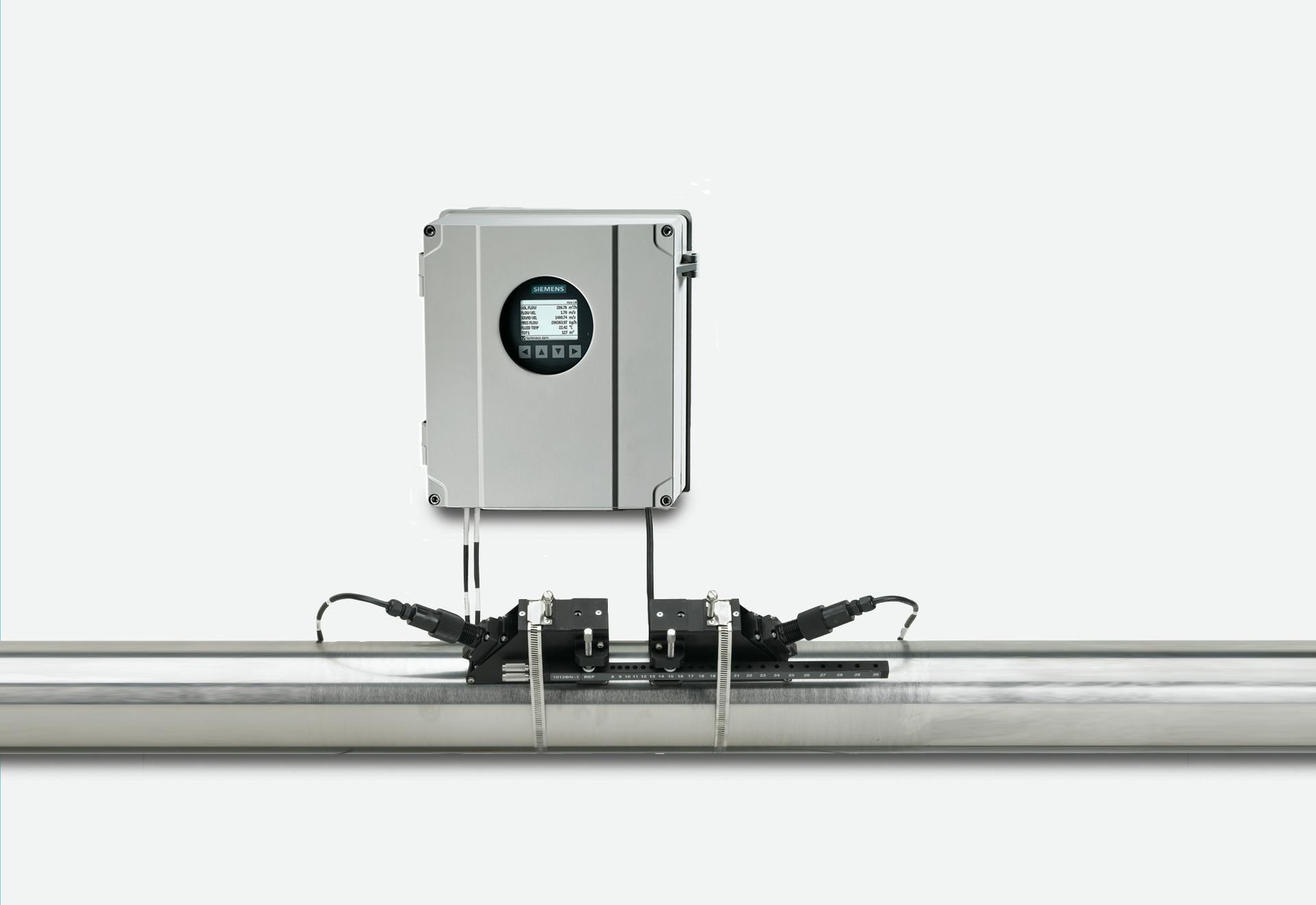 Figure 1. The Siemens Sitrans FS230 clamp-on ultrasonic flow system combines a Sitrans FST030 digital transmitter with Sitrans FSS200 external sensors.
