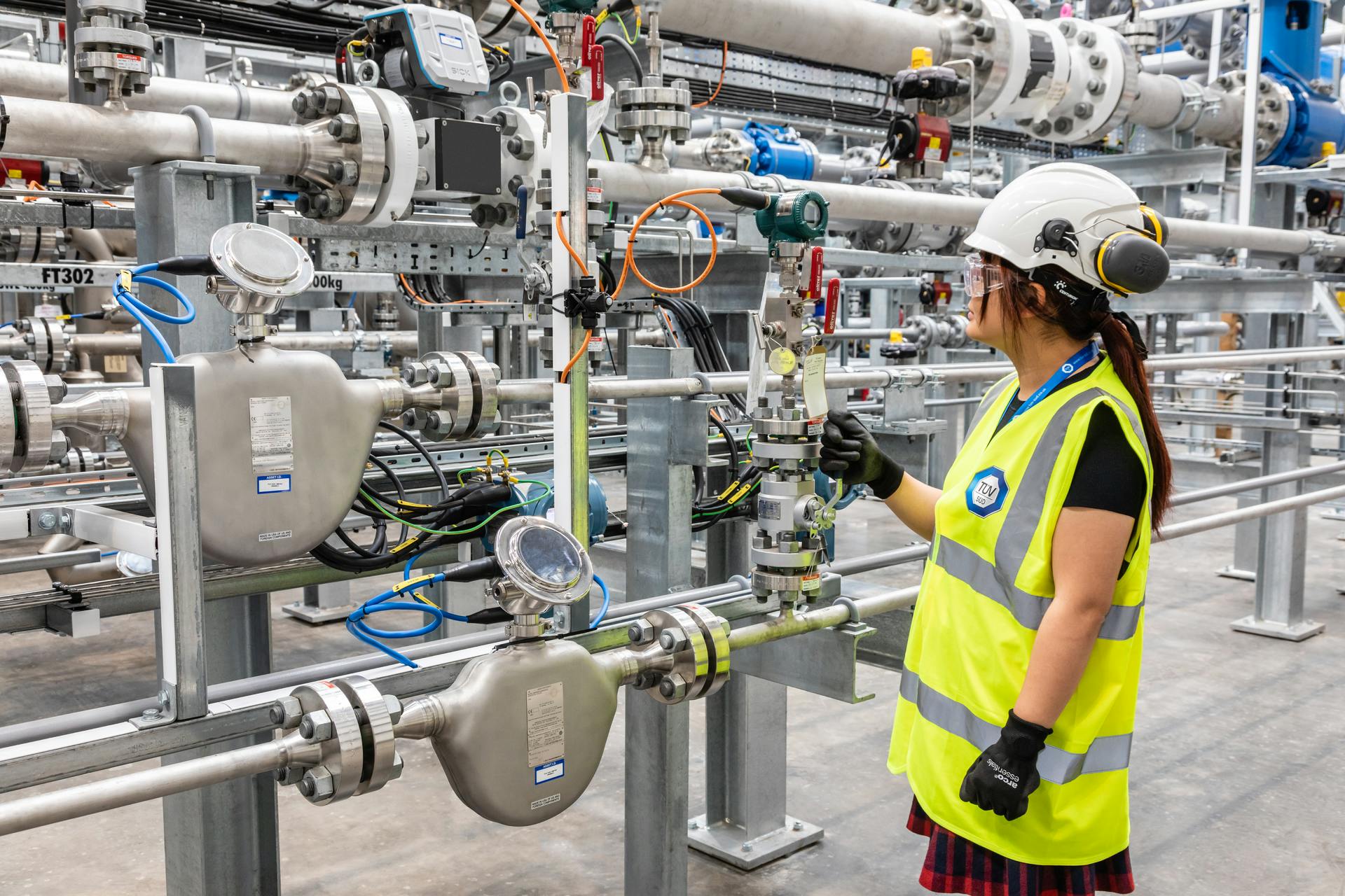 A flowmeter should be calibrated as close to service conditions as possible.