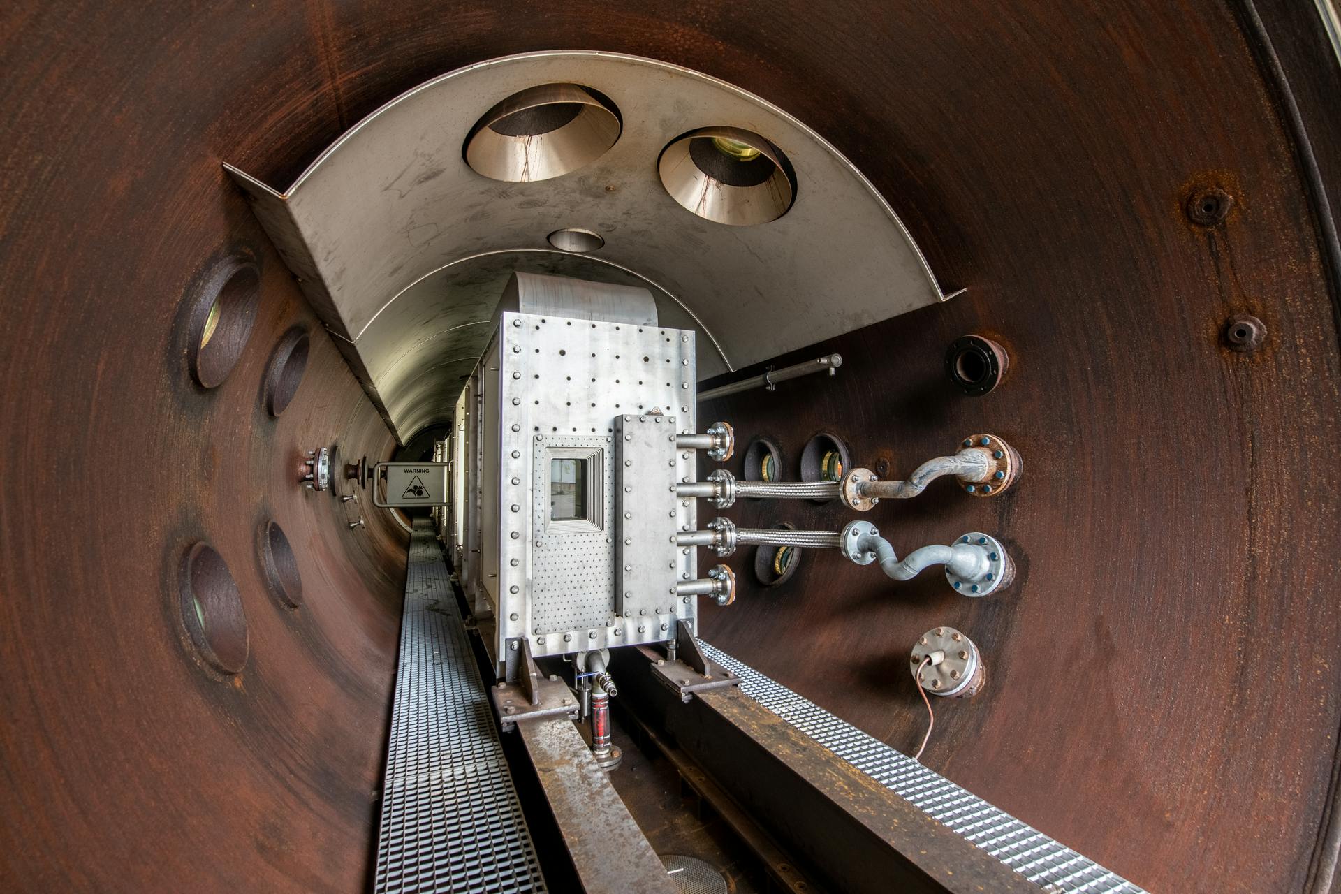 View of the inside of MARIN&rsquo;s The Atmosphere with the flume to create sloshing, which is measured by 100 pressure sensors from Kistler.