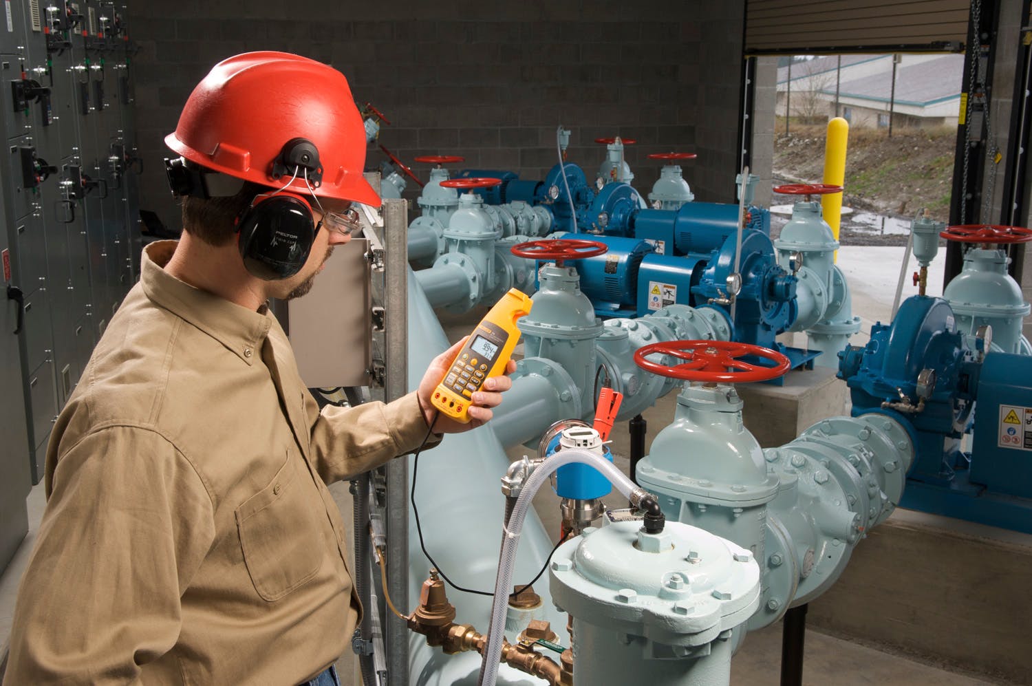 Technicians found time savings using the Fluke 773 mA Process Clamp Meter to measure loop current without breaking the circuit.