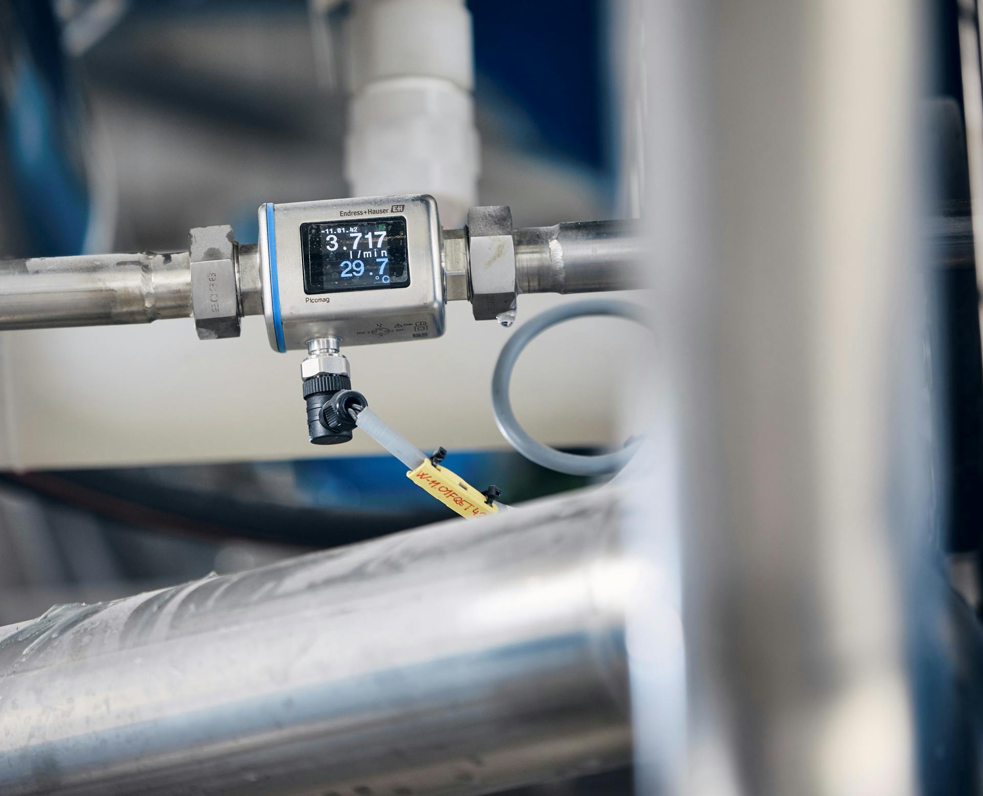 An Endress+Hauser Picomag electromagnetic flowmeter digitally transmits primary and secondary process variables &mdash; plus instrument diagnostic data &mdash; to a central host system via IO-Link.