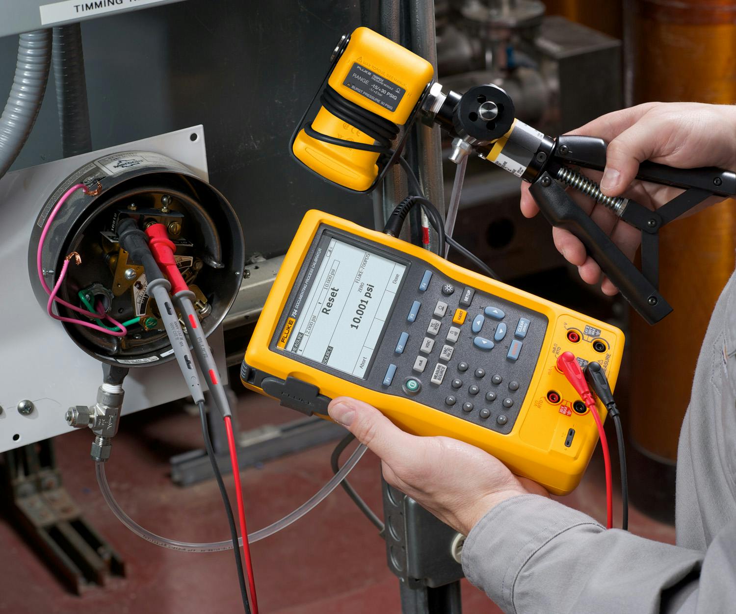 With the right calibrator in your tool bag, like the Fluke 754 Documenting Process Calibrator, you can calibrate, maintain and troubleshoot throughout your facility.