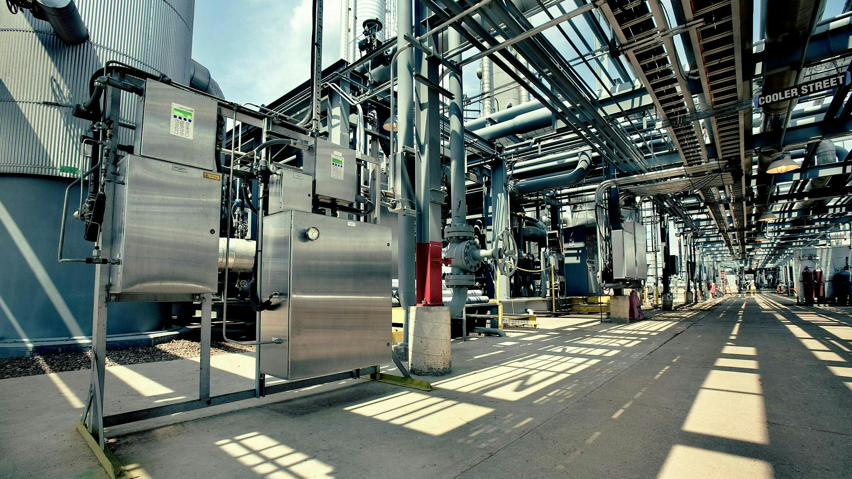 Endress+Hauser's SS2100 TDLAS gas analyzer is used to measure specific gases &mdash; including carbon dioxide, hydrogen sulfide, ammonia and acetylene &mdash; with precision while avoiding interferences that are common in traditional infrared analyzers, requiring little maintenance, recalibration or replacement parts.