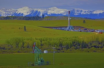 oil & gas drilling in Alberta oil sands doranjclark/iStockphoto/Thinkstock
