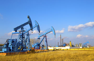 oil well Huyangshu/iStockphoto/Thinkstock