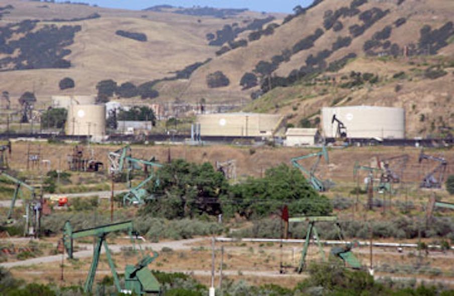 oil &amp; gas production in California Carrie Winegarden/iStockphoto/Thinkstock