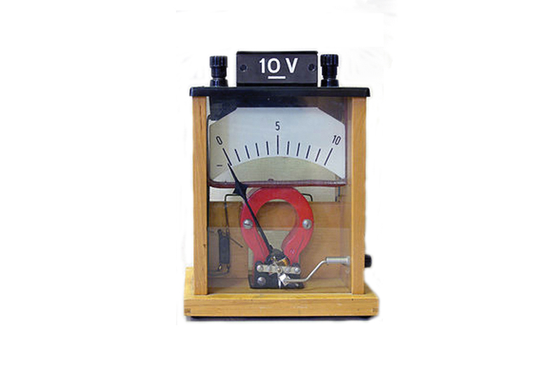 Volt meter (circa 1803) Image Courtesy Of Hannes Grobe &mdash; own work, Schulhistorische Sammlung Bremerhaven
