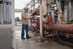 The Fluke 710 Loop Calibrator’s built-in feedback element outputs the actual position as a percentage of open/close. All images courtesy of Fluke Corporation The Fluke 710 Loop Calibrator’s built-in feedback element outputs the actual position as a percentage of open/close. All images courtesy of Fluke Corporation