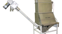 移动式真空输送系统具有升降架，可以在加工或包装设备上就地滚动，以适应各种排放高度。图片由VAC-U-MAX提供