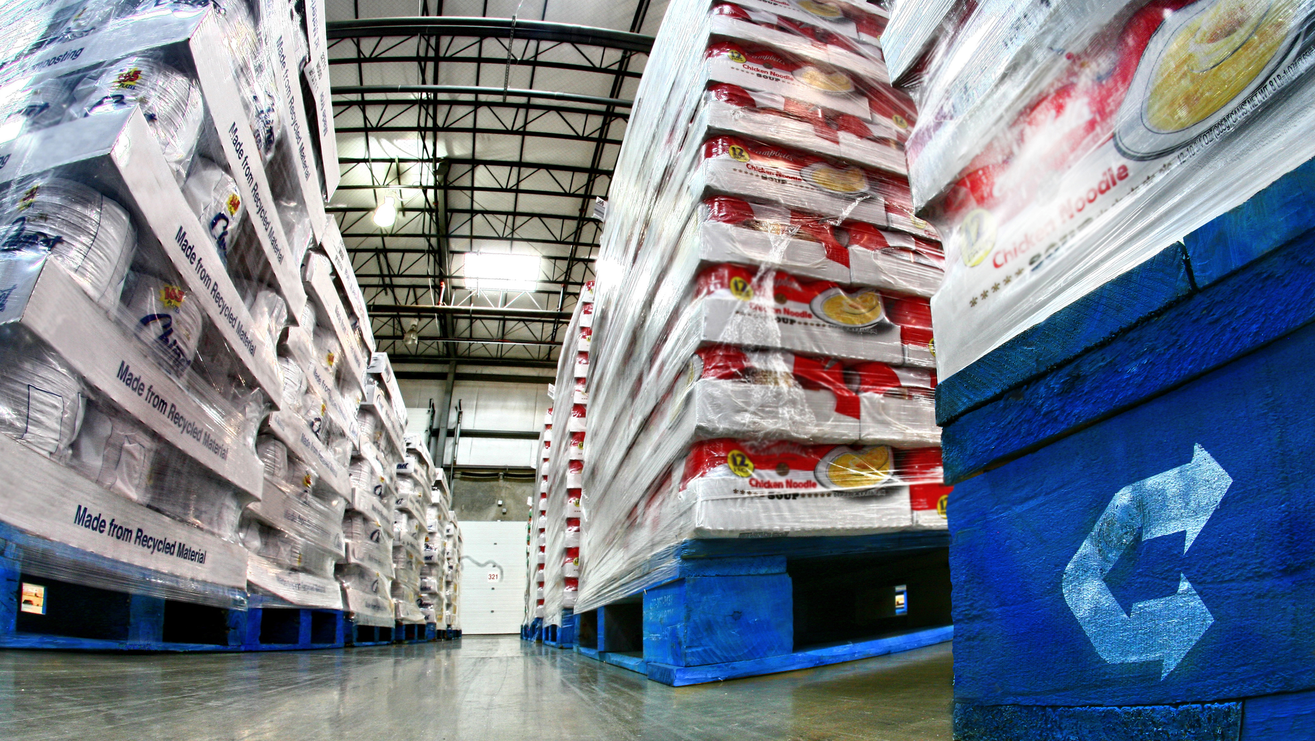 A movement is underway in which retailers and manufacturers are working together toward building a zero-waste world. They&rsquo;re collaborating to employ new methods to reduce their carbon footprint and satisfy consumers&rsquo; changing demands simultaneously.