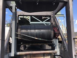 The unique belt cleaner forms a 3-D curve beneath the discharge that conforms to the pulley’s shape. The unique belt cleaner forms a 3-D curve beneath the discharge that conforms to the pulley’s shape.