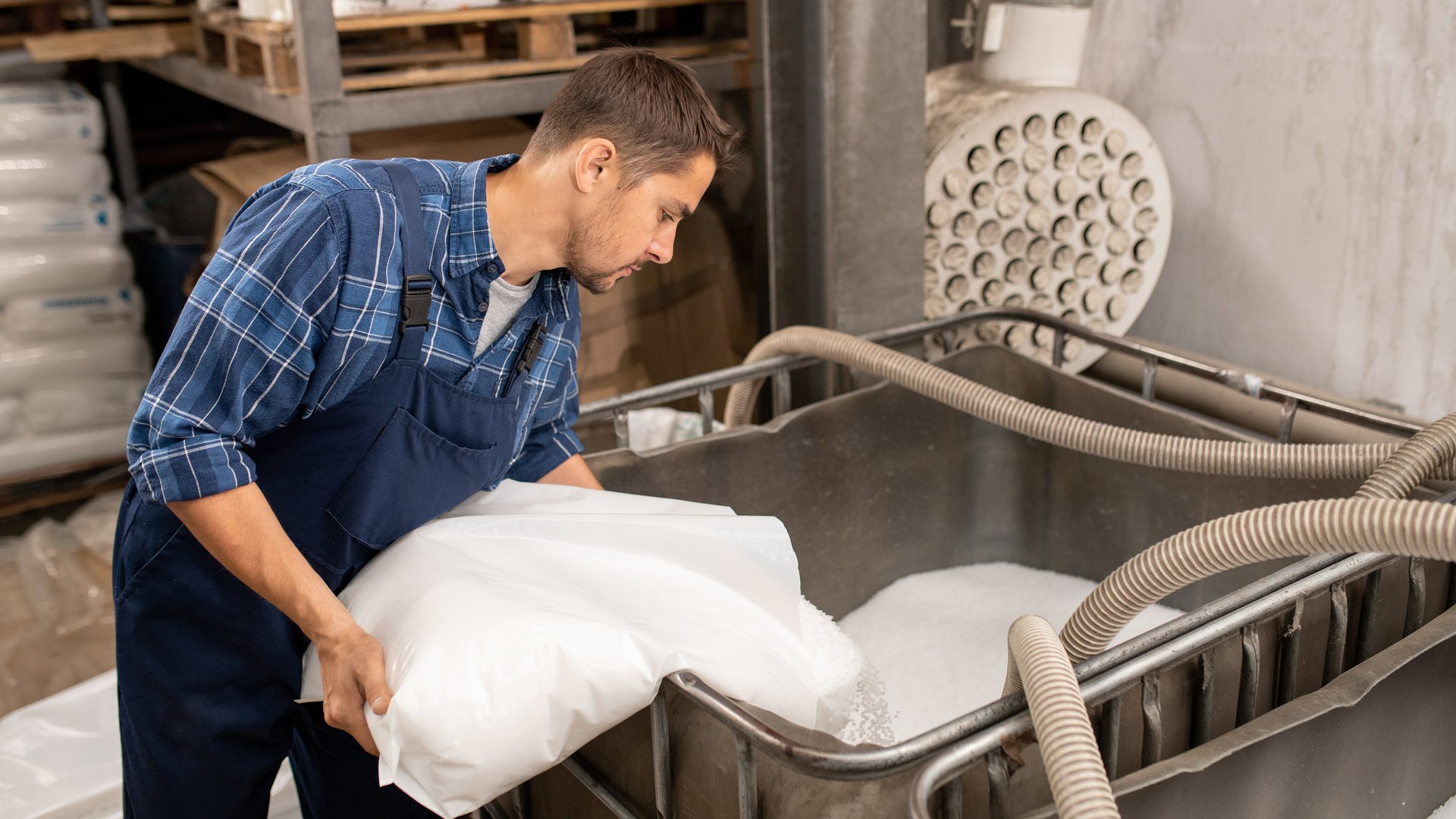 Some leading chemical processors are seamlessly automating procedures while providing operators with greater control and visibility. This helps chemical processors achieve more consistently reliable batch processing to spec, which enhances quality, productivity and profit.