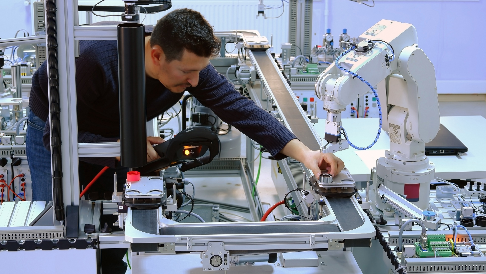 For projects of any size, it can be crucial to partner with an expert supplier to overcome obstacles such as meeting specifications, regulatory requirements, system integration and necessary customization, as well as completing the work on time and within budget.