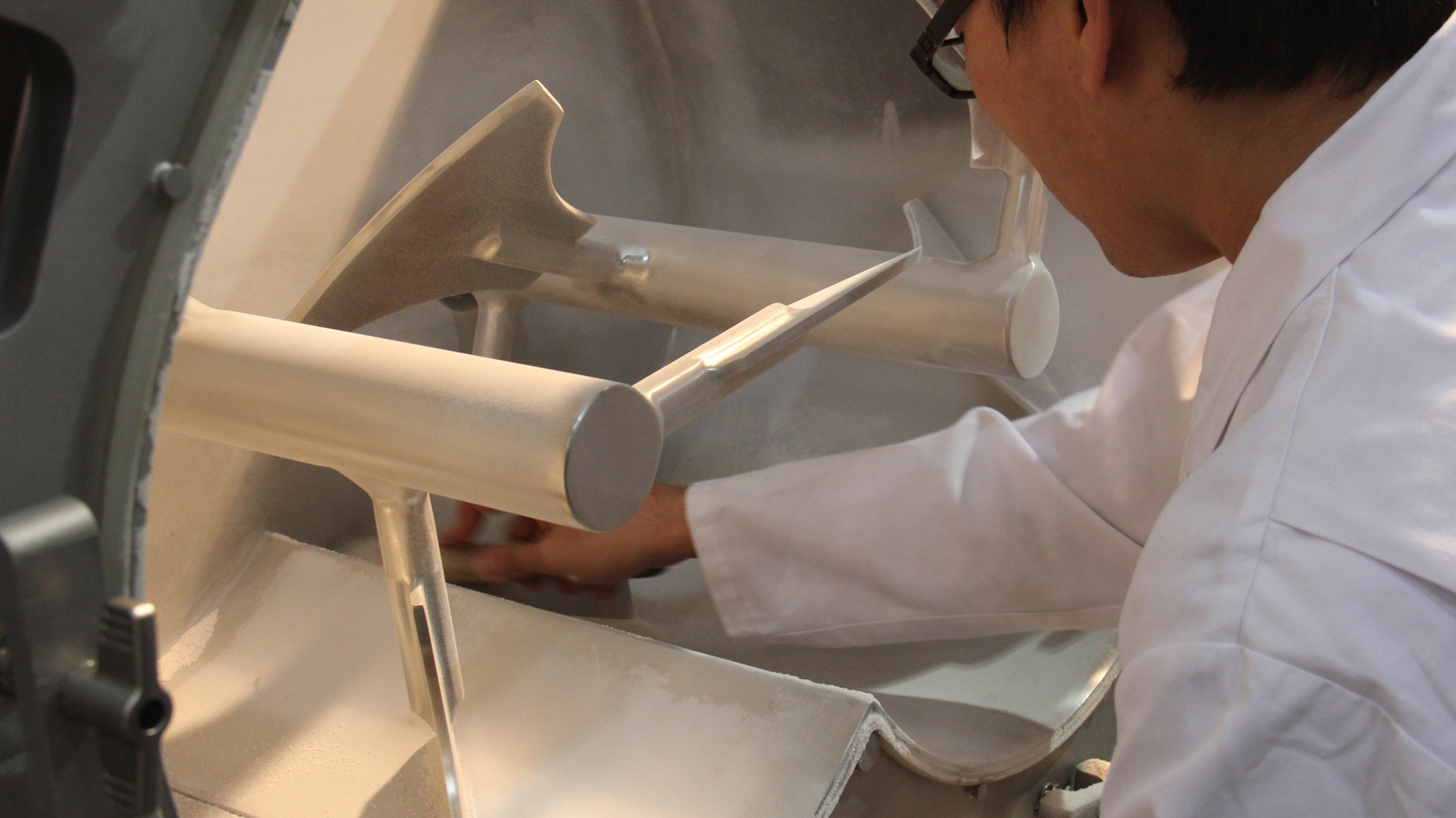 Figure 1: Mixers offering an extra level of hygiene are in demand to reduce concern for safety, contamination and regulatory compliance. This hygienic Gericke GMS Multiflux mixer is shown with continuously welded seams and a proprietary coating.