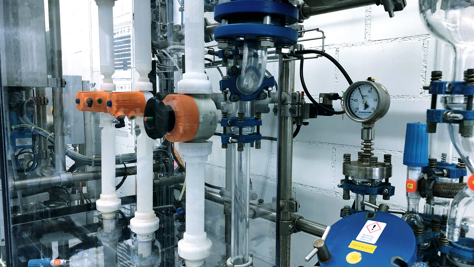 ECTFE is suitable for all industrial segments in which aggressive chemicals are transported under demanding temperature and pressure conditions.