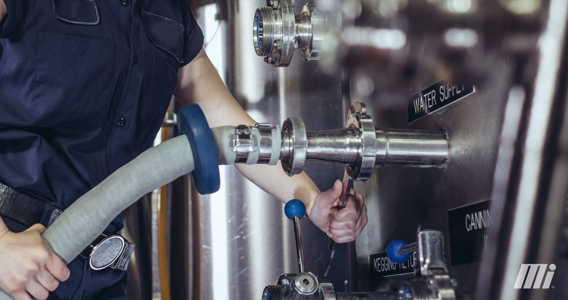 A hose assembly&rsquo;s rubber rings protect the ends and extend hose life.