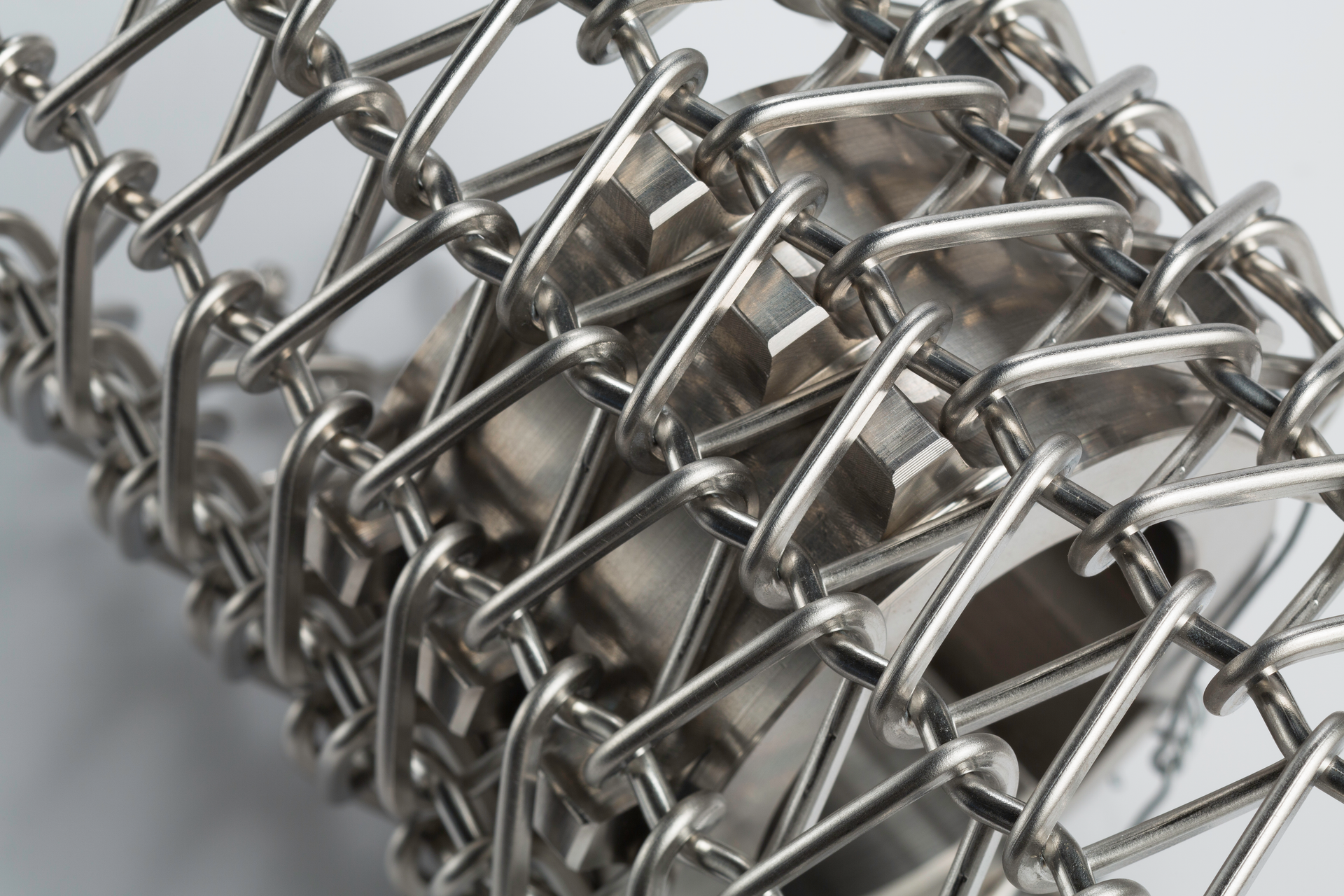 &ldquo;Shaped&rdquo; wire belt is engineered to enhance strength and decrease stretch so it lasts longer, while also allowing more food coating to fall through for reuse.