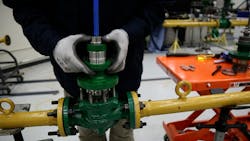 Figure 3: A trim cartridge installation replaces the bonnet and all trim parts, and it can be performed without removing the valve body from the process. Figure 3: A trim cartridge installation replaces the bonnet and all trim parts, and it can be performed without removing the valve body from the process.