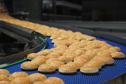 Syntegon&apos;s packaging solutions ensure fast transfers, distribution, feeding, grouping and packaging of bakery products such as hamburger buns.