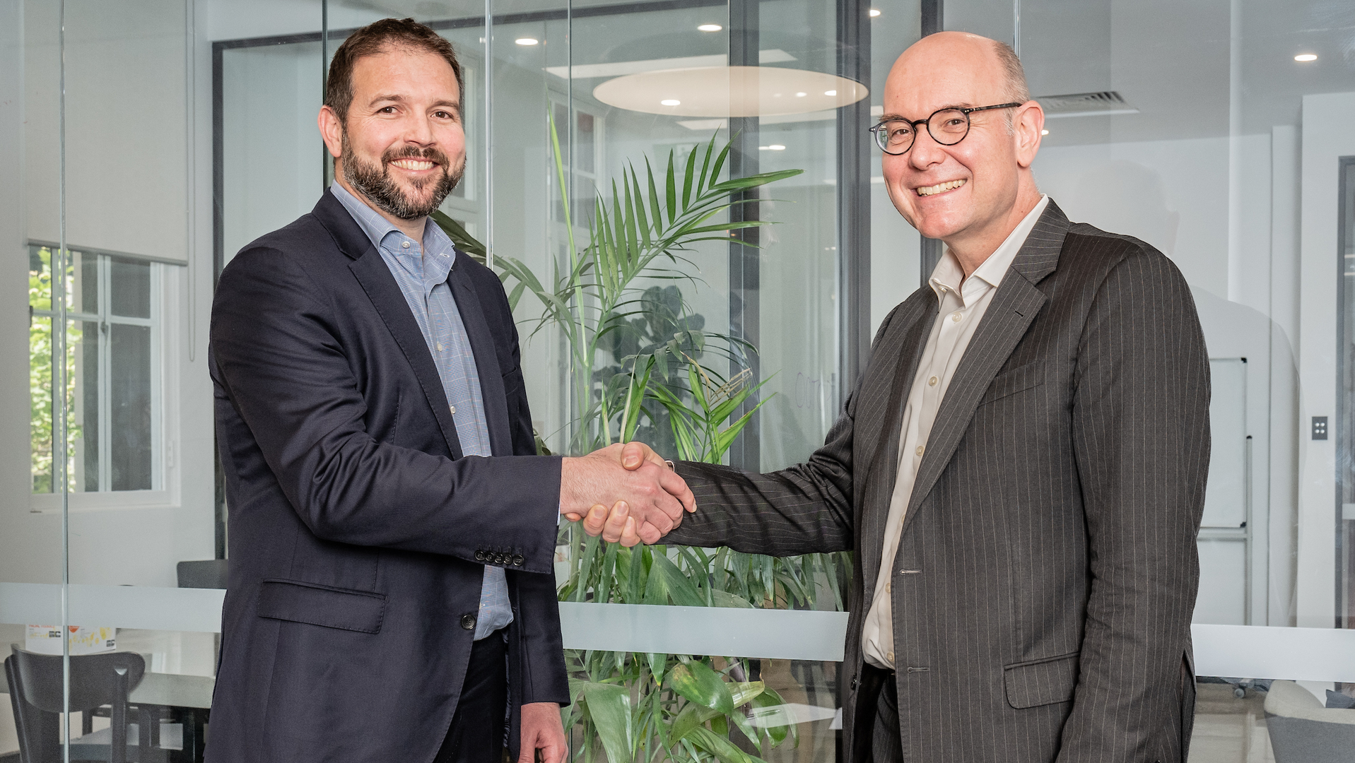 Mark Norwell, Managing Director and CEO, Perenti (right) met with Joachim Braun, Division President, Process Industries, ABB to sign the companies' agreement.