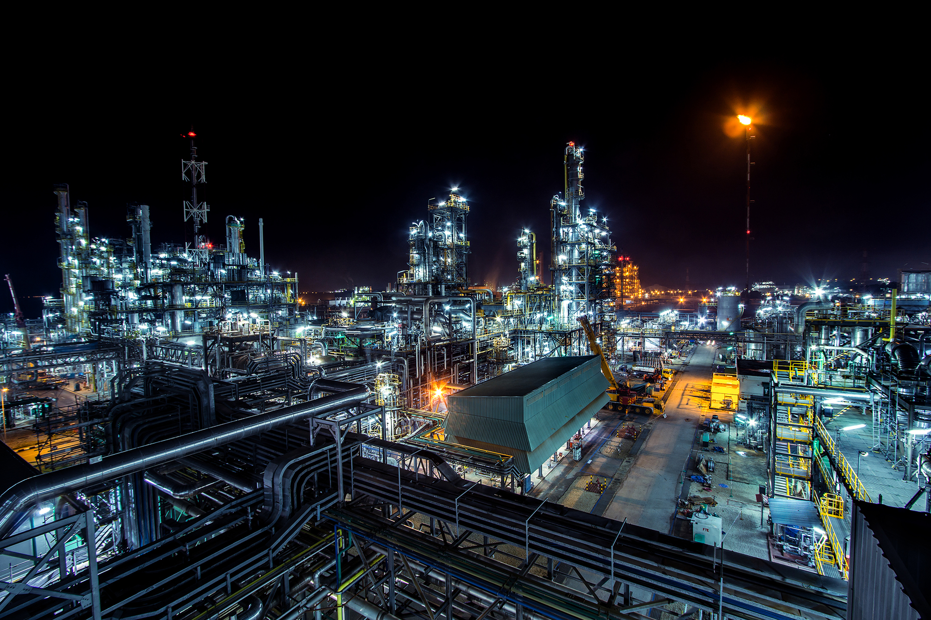 Paired with the expertise of their subject matter experts, oil and gas companies can leverage advanced analytics applications to gain new visibility into their process data, helping minimize emissions with little to no capital investment