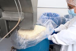 Drum rotation during discharge prevents segregation. Complete evacuation eliminates wasted product and minimizes cleaning time during changeovers. Drum rotation during discharge prevents segregation. Complete evacuation eliminates wasted product and minimizes cleaning time during changeovers.