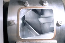 Internal mixing flights produce a four-way tumble, cut, turn and fold action that yields uniform blends without particle degradation. Internal spray bars with exchangeable tips allow the addition of aqueous and oil-based liquids by the liter or milliliter and as a fine vapor. Internal mixing flights produce a four-way tumble, cut, turn and fold action that yields uniform blends without particle degradation. Internal spray bars with exchangeable tips allow the addition of aqueous and oil-based liquids by the liter or milliliter and as a fine vapor.