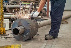 For the most common screw conveyor style, the screw flighting is welded to a center shaft made of pipe. For the most common screw conveyor style, the screw flighting is welded to a center shaft made of pipe.