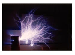 Figure 3: Propagating brush discharge. Figure 3: Propagating brush discharge.