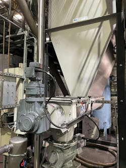 The extended outlet length and plane-flow hopper construction increases the holding capacity of the hopper compared with a cone. The extended outlet length and plane-flow hopper construction increases the holding capacity of the hopper compared with a cone.