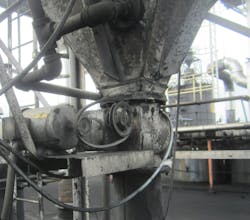 Dust collection hopper and rotary valve with hammer rash Dust collection hopper and rotary valve with hammer rash