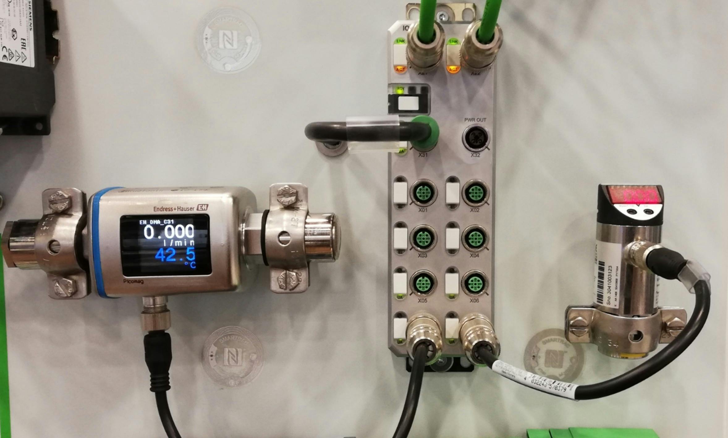 Figure 1: An IO-Link master can connect to many devices using common cable and connector types to read multivariable process values and monitor instrument health.