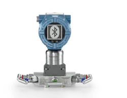 Figure 2: Bluetooth allows a technician to communicate with the transmitter without wires or physical contact. Figure 2: Bluetooth allows a technician to communicate with the transmitter without wires or physical contact.
