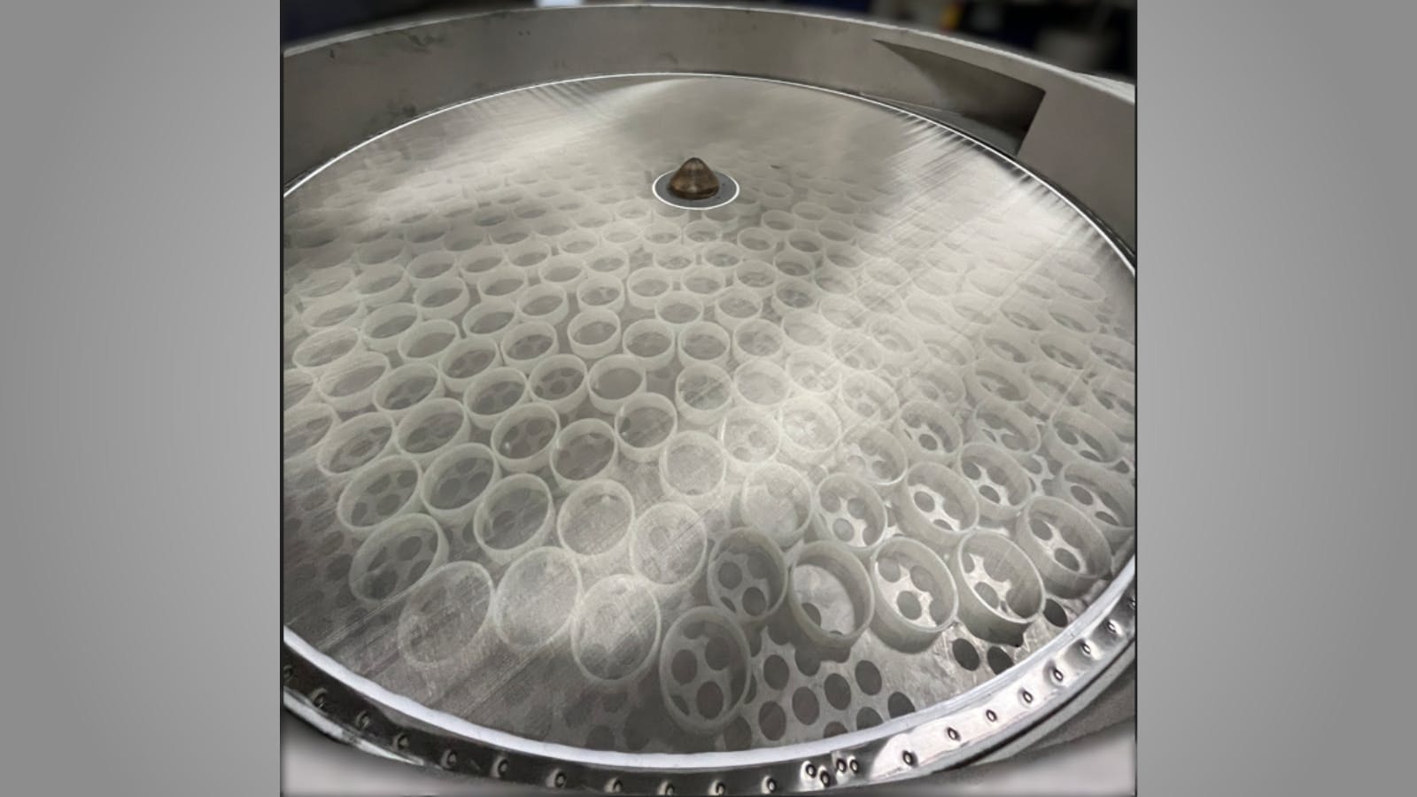 Circular vibratory screen with sliders