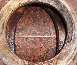 An oxidized rotor and vane. An oxidized rotor and vane.