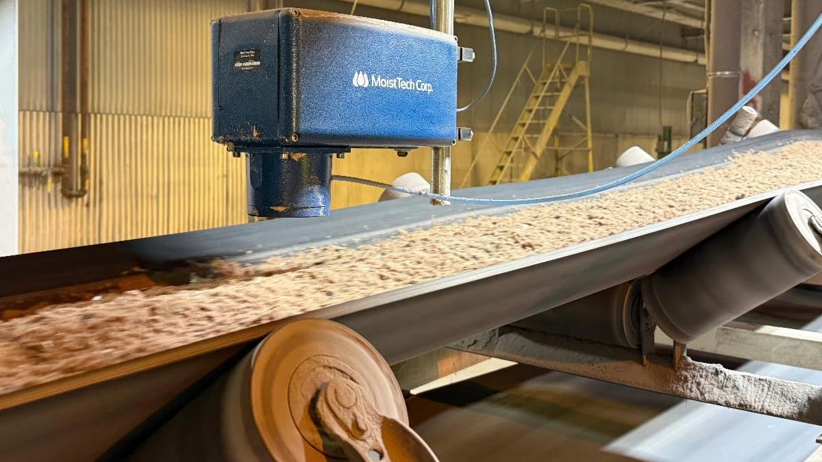 Glass mixture on conveyor