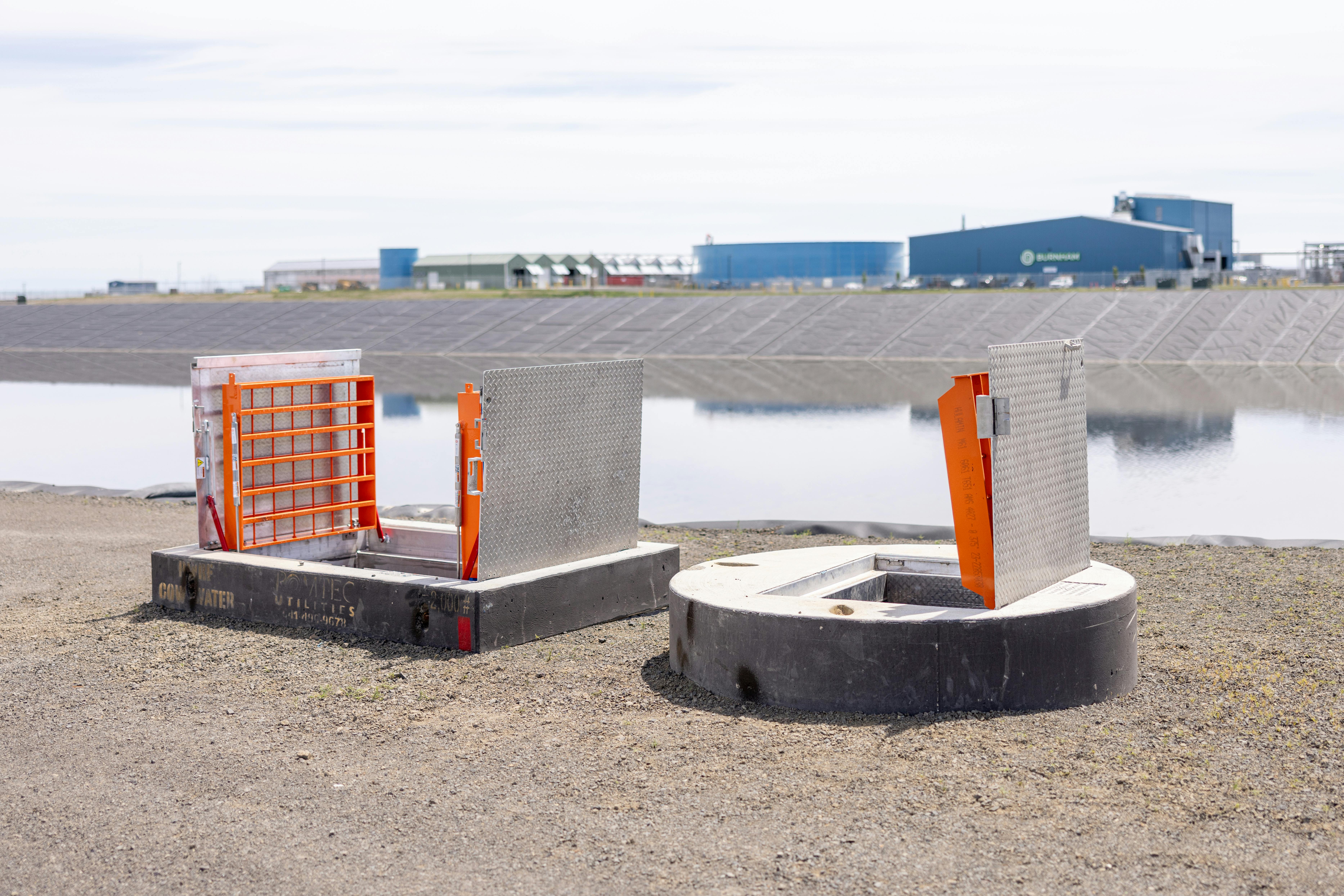 A pumping system with storage ponds.