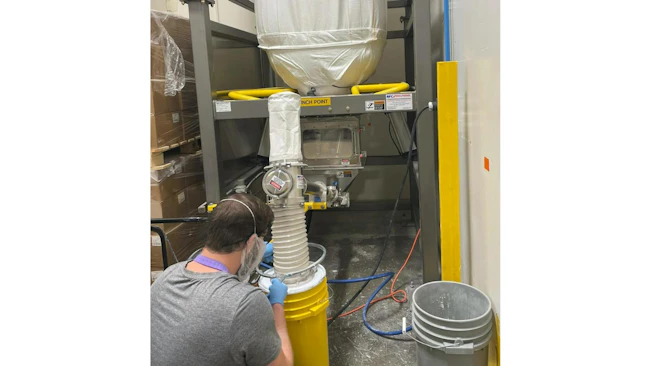 Integrated bulk bag unloader-conveyor